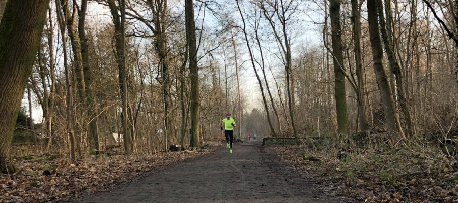 Zieleinlauf beim Spiridon Silvesterlauf im Frankfurter Stadtwald