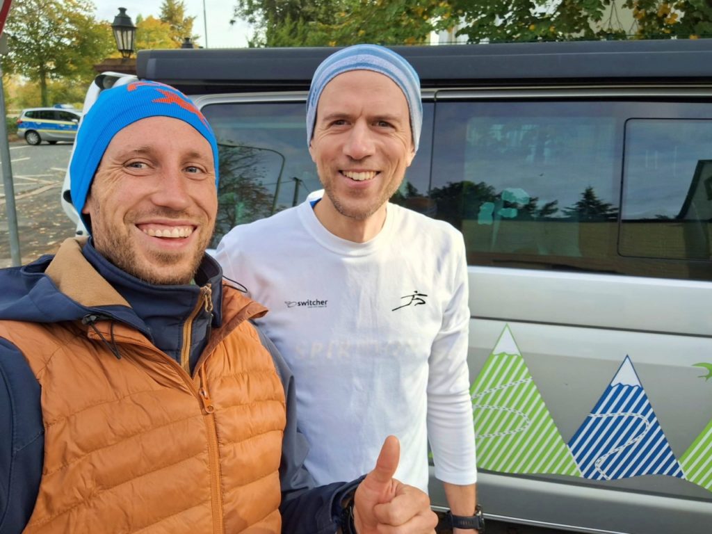 Herbst: Mit Martin ging ich mich ein- und auslaufen. Das ersetzte nicht nur unseren sonntäglichen Dauerlauf, sondern untermauerte auch dessen Trainingseffekt.